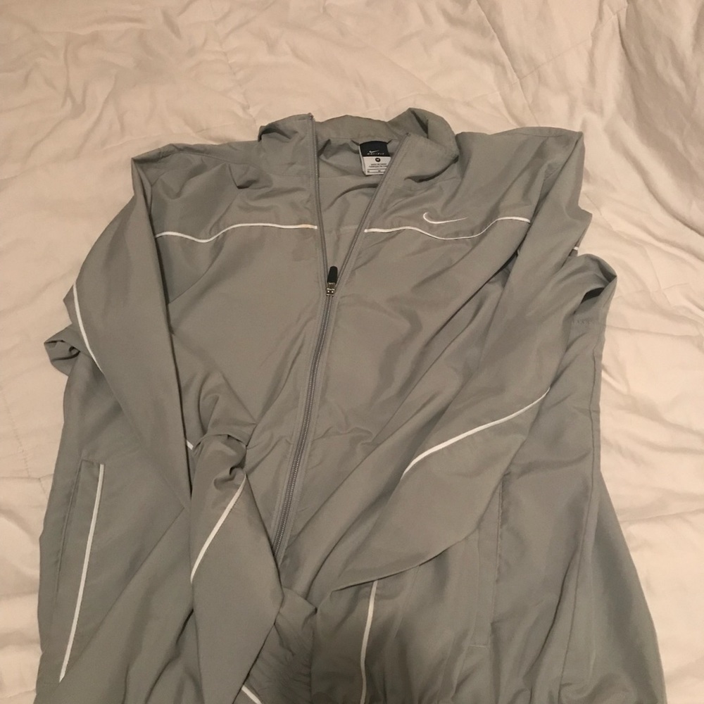 Men’s Nike wind breaker medium